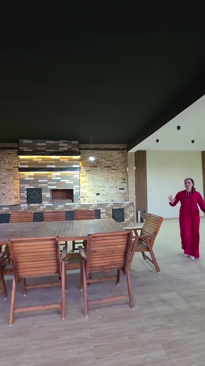 استخر و آب‌نما